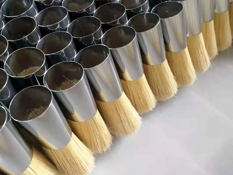 Paint brush for chalk paint