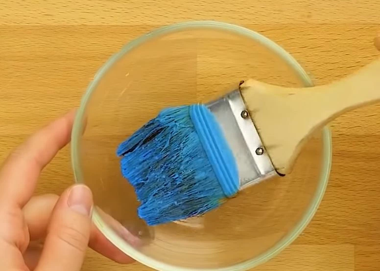 How to clean and maintain the paint brush